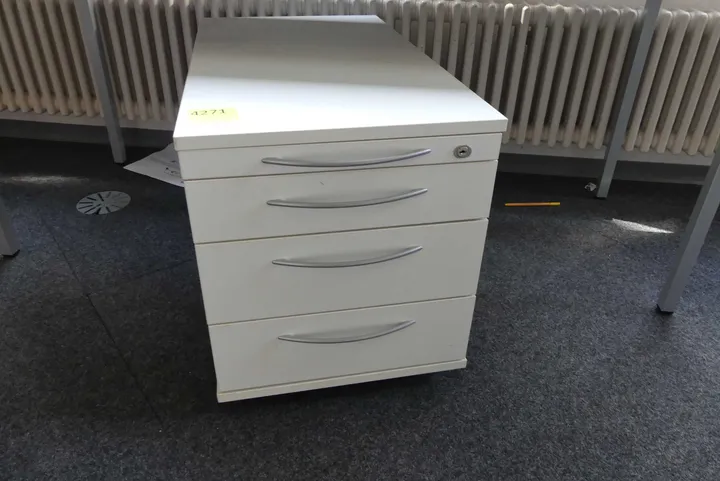 Sitzgruppe mit Stehtisch, 2x Barhocker, Sicht-/Bodenschutz Maße in cm ca. Ø60 cm Durchmesser